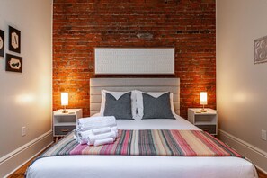 2 bedrooms, desk, iron/ironing board, free WiFi - Gateway Inn:  Harmony Loft 2BRM (Stratford)