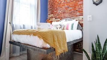 1 quarto, escrivaninha, ferros/tábuas de passar roupa, Wi-Fi de cortesia