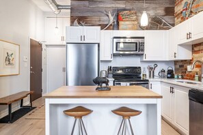 Fridge, microwave, oven, stovetop - The Cartographer’s Loft (Stratford)