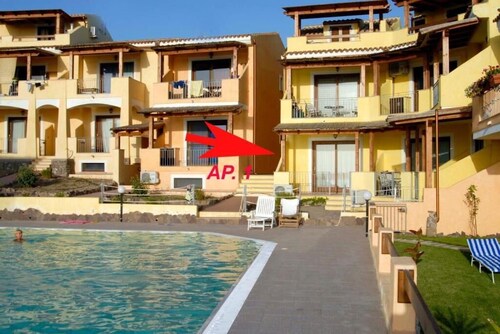 Charming 2-bedroom apartment in welcoming Lu Bagnu with WiFi, AC