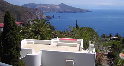 Vacation in Lipari in furnished villa panoramic and quiet area.