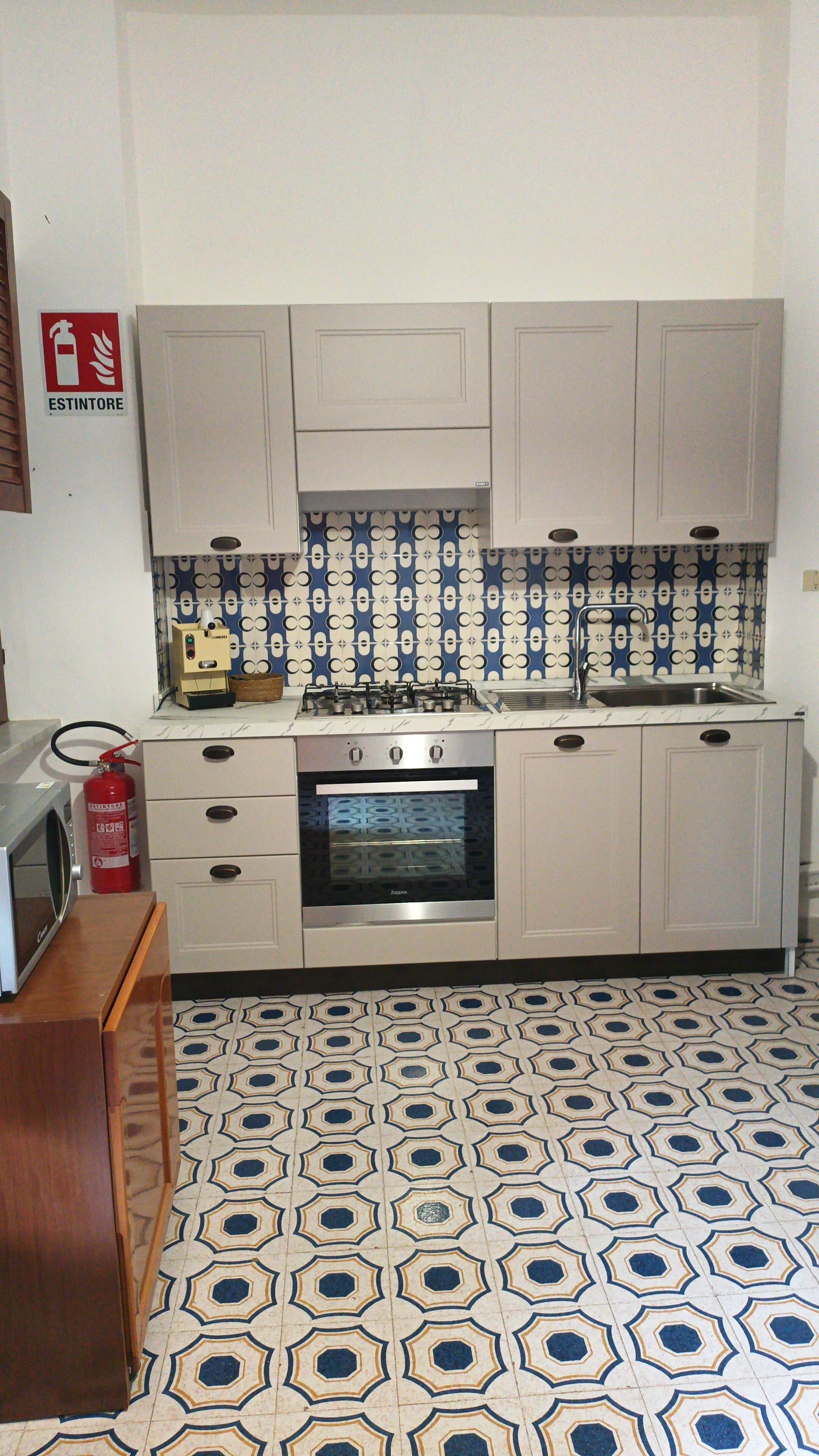 Macchina per tè/caffè, frigorifero, microonde, forno