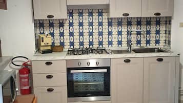 Macchina per tè/caffè, frigorifero, microonde, forno