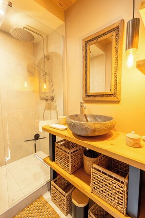 Hårføner og håndklær