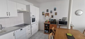 Fridge, microwave, oven, stovetop - Oceanfront T3, sea view, 74m2 (Clohars-Carnoët)