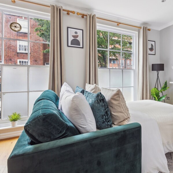 Smart TV 40-inci dengan saluran TV satelit