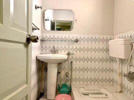 Shower, towels, shampoo, toilet paper