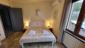 Comfort Suite, Mountain View | Desk, free WiFi - DIMORA DEL FALCO (Montefalco)