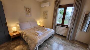 Comfort Suite, Mountain View | Desk, free WiFi