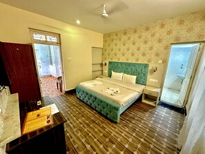 Standard-dobbeltværelse - balkon | Egyptiske bomuldslagner, premium-sengetøj, skrivebord, lydisolering