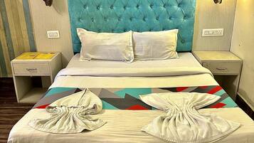 Chambre Double Standard, balcon | Draps en coton égyptien, literie de qualité supérieure, bureau