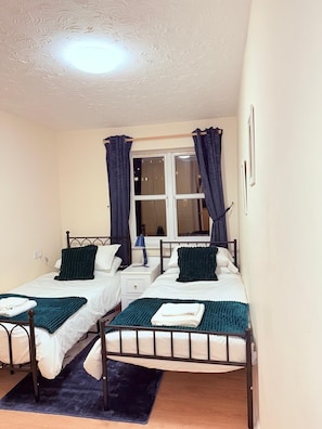 2 bedrooms, iron/ironing board, Internet, bed sheets