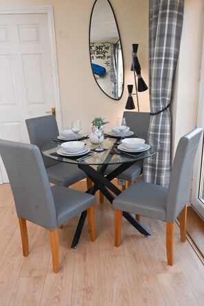 Dining - Central Comfort – Southampton (Southampton)