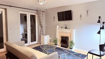 Televisie en een open haard