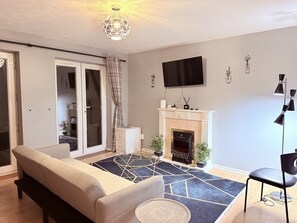 Télévision, cheminée