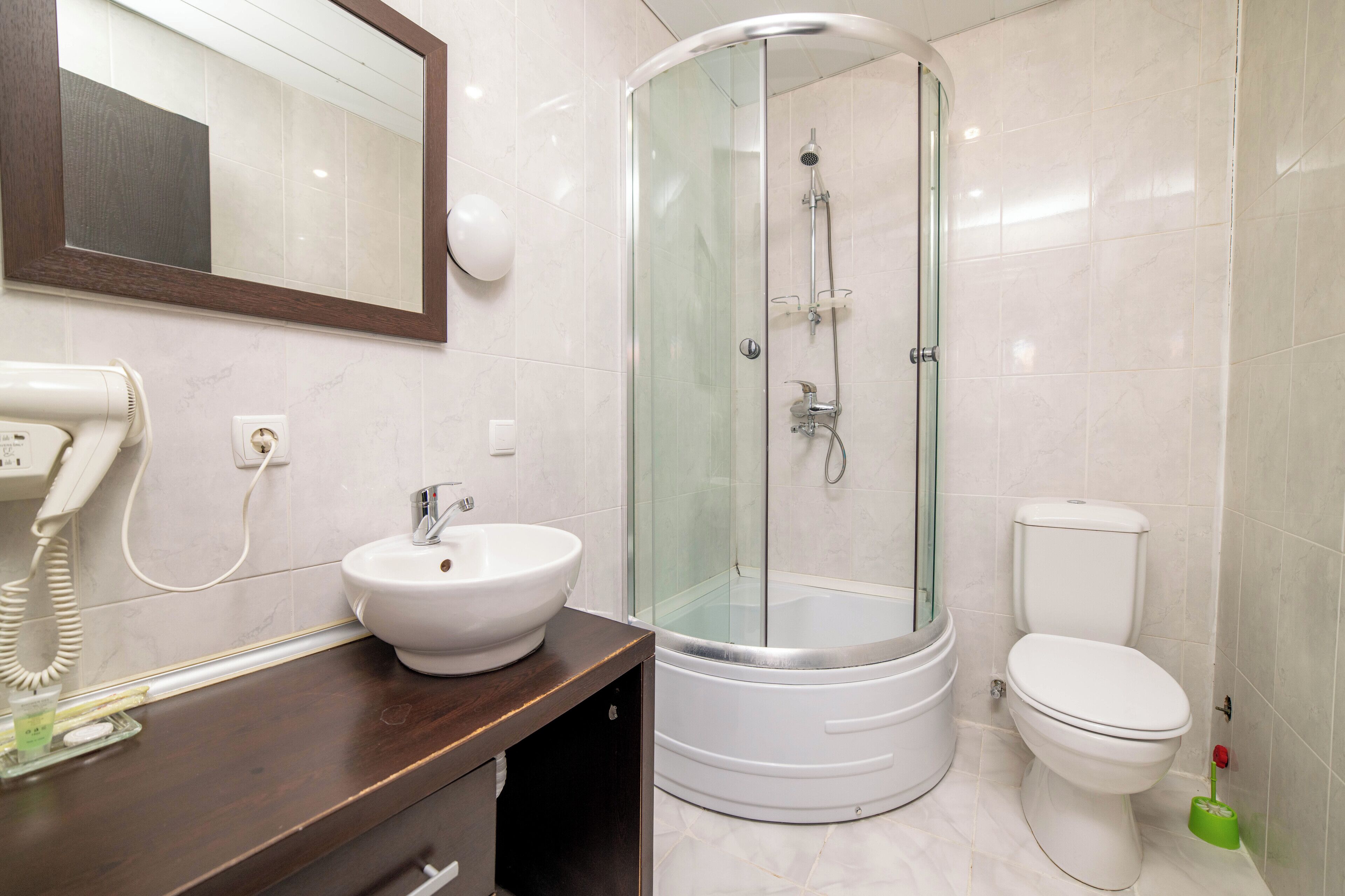 Double Room, Balcony, City View | Bathroom | Shower, towels, soap, shampoo