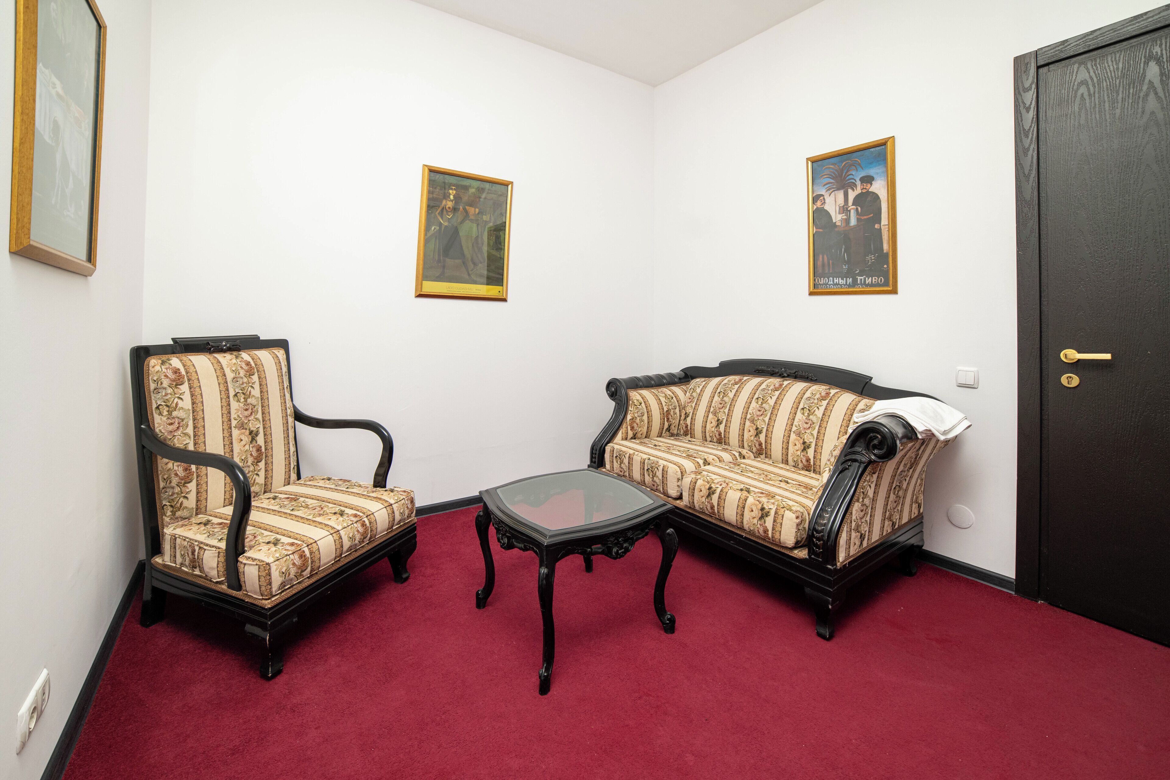 Double Room, Balcony, City View | Living area