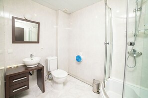 Double Room, Balcony, City View | Bathroom | Shower, towels, soap, shampoo - Rcheuli in Telavi (Telavi)