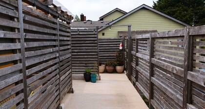 Lone Cone Lounge - Sleeps 2 - Downtown Tofino