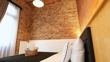 Habitación Deluxe con 2 camas individuales, balcón, vistas al mar | Caja fuerte, tabla de planchar con plancha, wifi gratis