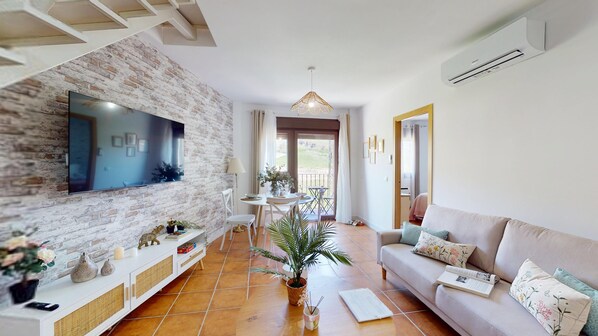 City Apartment | Living area | Flat-screen TV - Apartamentos Consuegra (Consuegra)