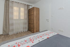 Basic Apartment, Garden View | 1 bedroom, iron/ironing board, free WiFi, bed sheets