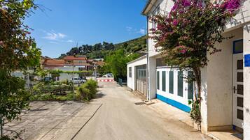 Family House, 1 Bedroom, Balcony (Marina Apt Near Makarska /w Balcony) | Property grounds