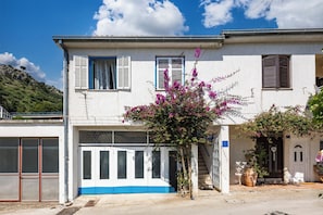 Perhetalo, 1 makuuhuone, parveke (Charming Apartment Marina) | Ulkopuoli