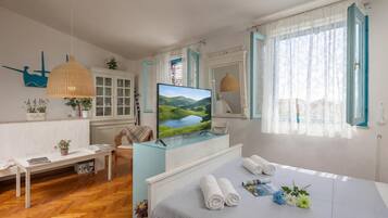 Family House, Multiple Bedrooms (Charming Apartment Marina) | 1 bedroom, iron/ironing board, free WiFi, bed sheets