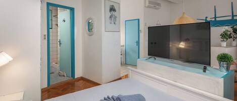 1 habitación, tabla de planchar con plancha, wifi gratis y ropa de cama