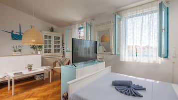 Familienhaus, 1 Schlafzimmer (Charming Apartment Marina) | 1 Schlafzimmer, Bügeleisen/Bügelbrett, kostenloses WLAN, Bettwäsche