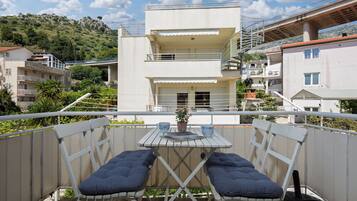 Casa família, vários quartos (Charming Apartment Marina) | Opções para refeição ao ar livre