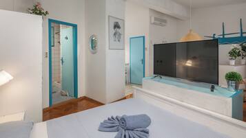 Casa família, vários quartos (Charming Apartment Marina) | 1 quarto, ferros/tábuas de passar roupa, Wi-Fi de cortesia