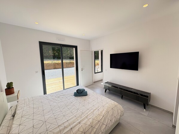 3 chambres, fer et planche à repasser, Wi-Fi, draps fournis