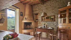Dining - Ciliegio, Brandeglio, Bagni di Lucca, Lucca and Viareggio (Bagni di Lucca)