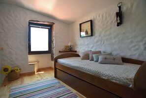 3 habitaciones, tabla de planchar con plancha, wifi y ropa de cama 
