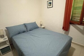 Apartment | 1 bedroom, iron/ironing board, free WiFi, bed sheets - 1 Bed-sleeps 2-gardens-pool-10 Min To Beach (Denia)
