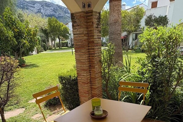 Apartment | Outdoor dining - 1 Bed-sleeps 2-gardens-pool-10 Min To Beach (Denia)
