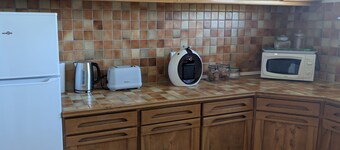 Cosy little house ideal for a family, 9 minutes from the zoo, close to the castles.