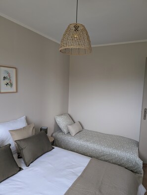 1 slaapkamer, een strijkplank/strijkijzer, gratis wifi, beddengoed