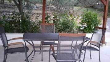 Apartment (One-Bedroom Apartment With Terrace (A) | Terrace/patio