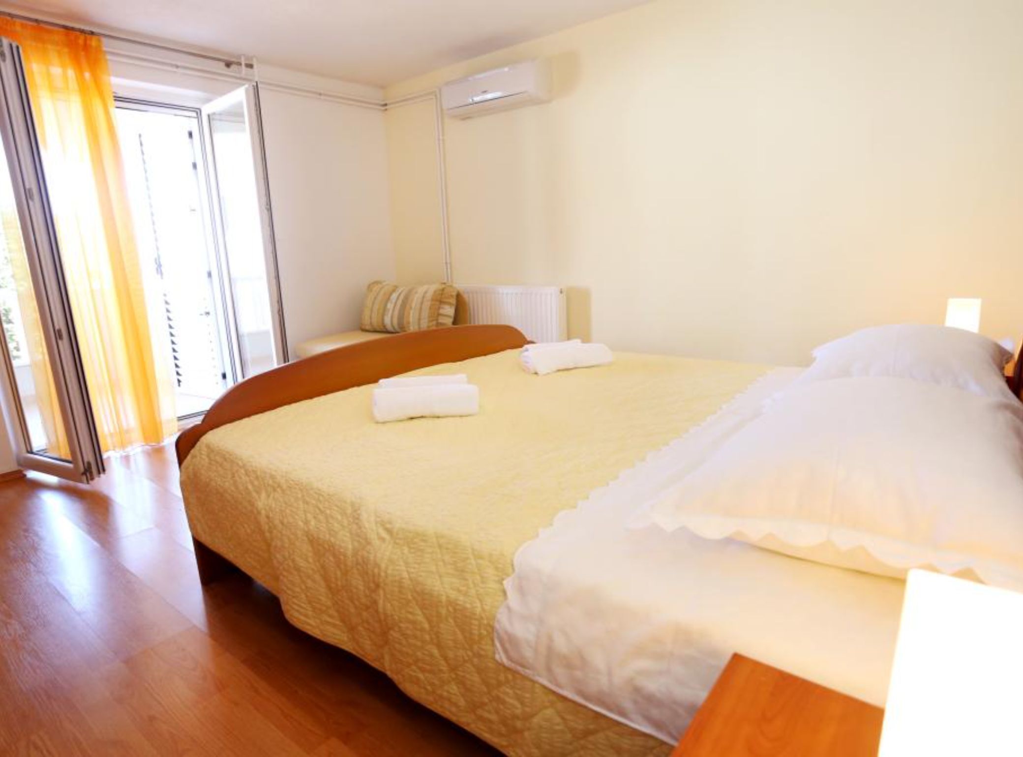 2 bedrooms, cots/infant beds