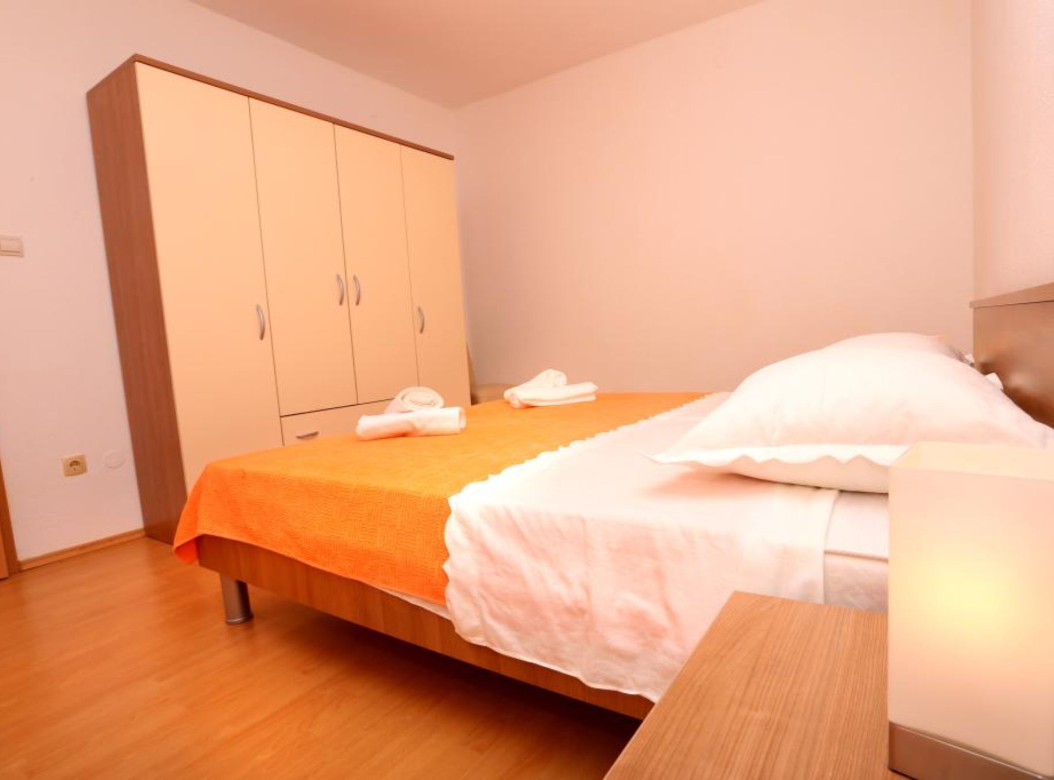 2 bedrooms, cots/infant beds