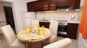 Apartment (One-Bedroom Apartment With Terrace (A) | Dining room