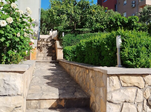 Apartment (One-Bedroom Apartment With Terrace An) | Aerial view