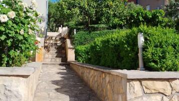 Apartment (One-Bedroom Apartment With Terrace (A) | Exterior