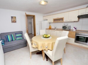 Apartment (One-Bedroom Apartment With Terrace An) | Dining room - Apartments Antonio - Trogir (Trogir)
