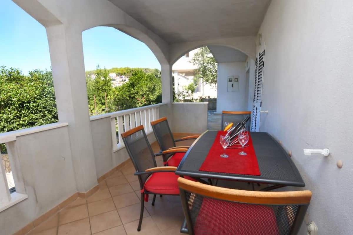 Apartment (One-Bedroom Apartment With Terrace An) | Terrace/patio