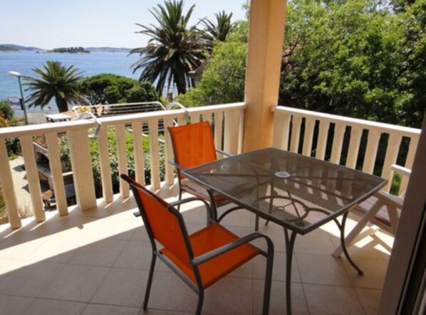 Studio (Comfort Studio Apartment with Balcony) | Balcony - Seafront Apartments Pretner (Orebic)