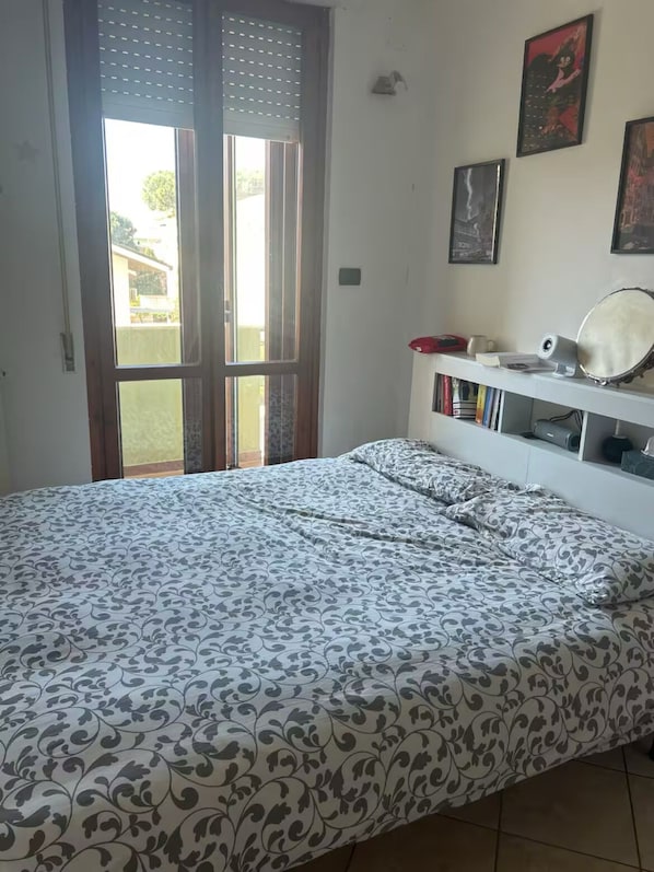 1 bedroom, bed sheets